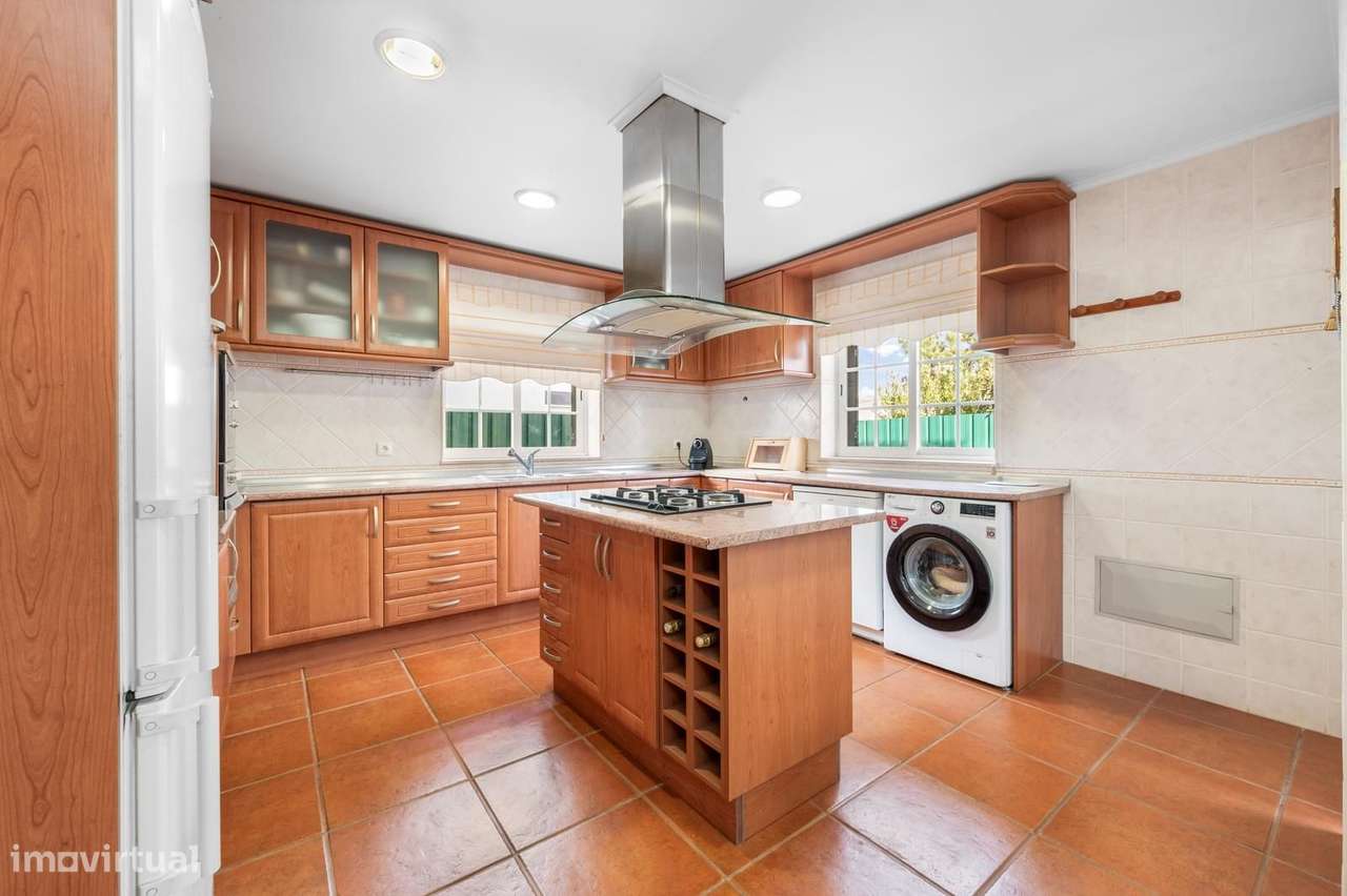 Moradia Isolada T3 com jardim, Aroeira, Almada-7