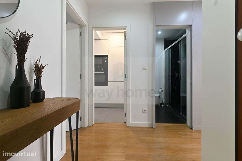 Apartamento T1 | Remodelado | Mobilado | Varanda e terraço | Campo Már-9