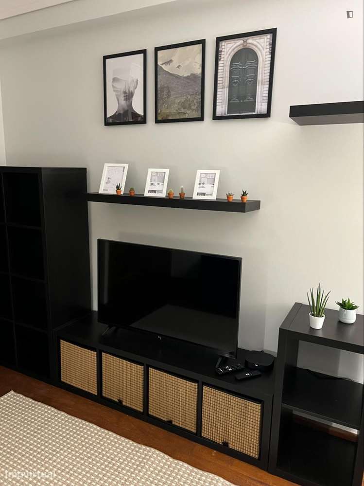 Quarto - localizado em Lordelo do Ouro Porto - Grande imagem: 5/7