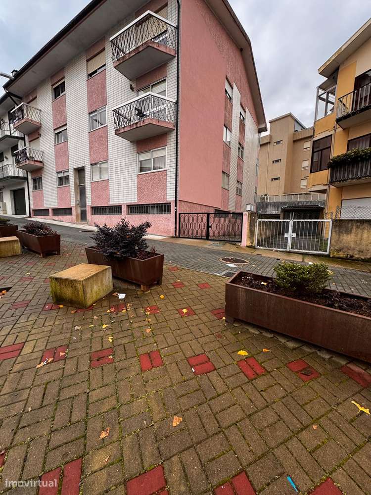 Armazém/Garagem com 115 m2 - Ermesinde - Praceta Sá da Bandeira 101 - Grande imagem: 2/27