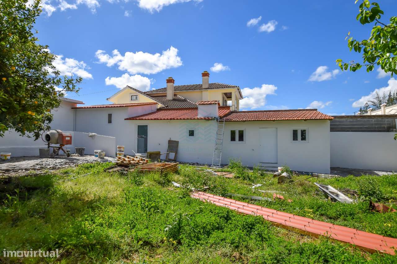 Moradia T3 remodelada com Anexos, Garagem e Poço.-34