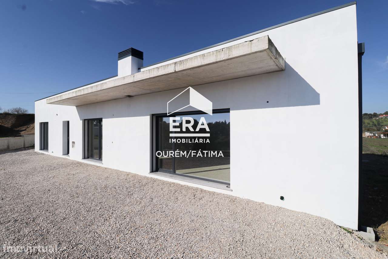 Moradia T4, térrea, em fase final de construção-18