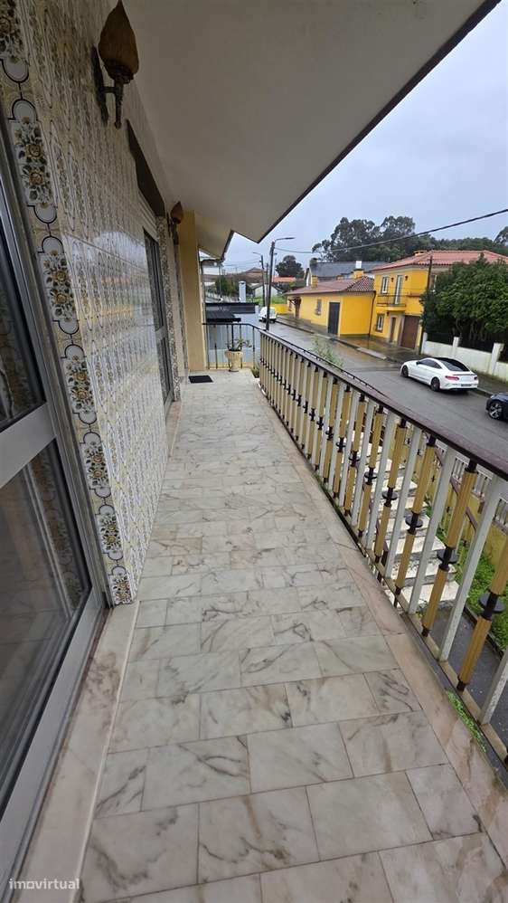 Moradia T3, de 4 frentes, em Arcozelo - Oportunidade Única!-9