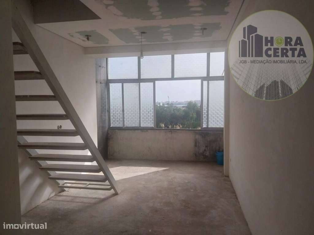 Apartamento T3+1 na Arrentela!-12