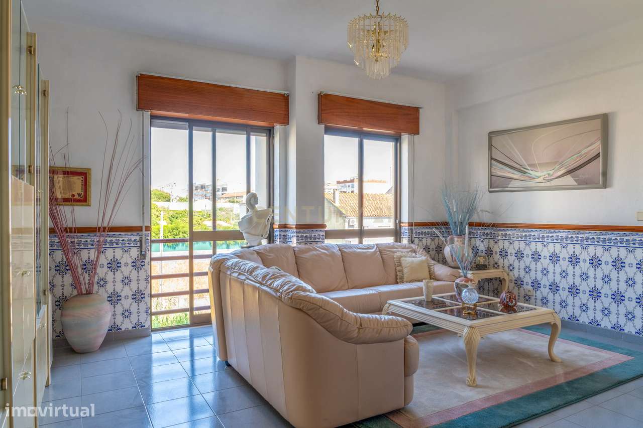 Apartamento T3 com Garagem em São Gabriel-Setubal - Grande imagem: 3/33