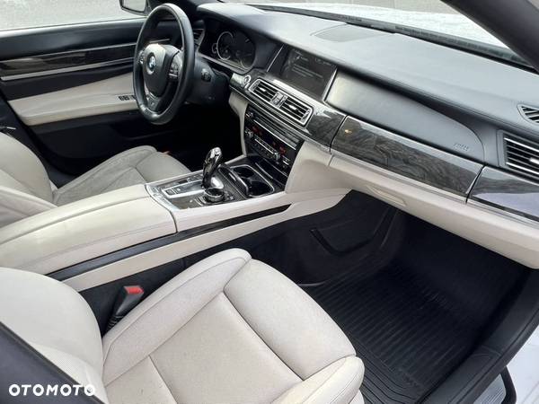 BMW Seria 7 750Li - 11