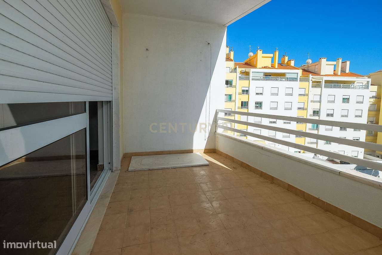Apartamento T3 luminoso na Parede com varandas, garagem e arrecadação-7