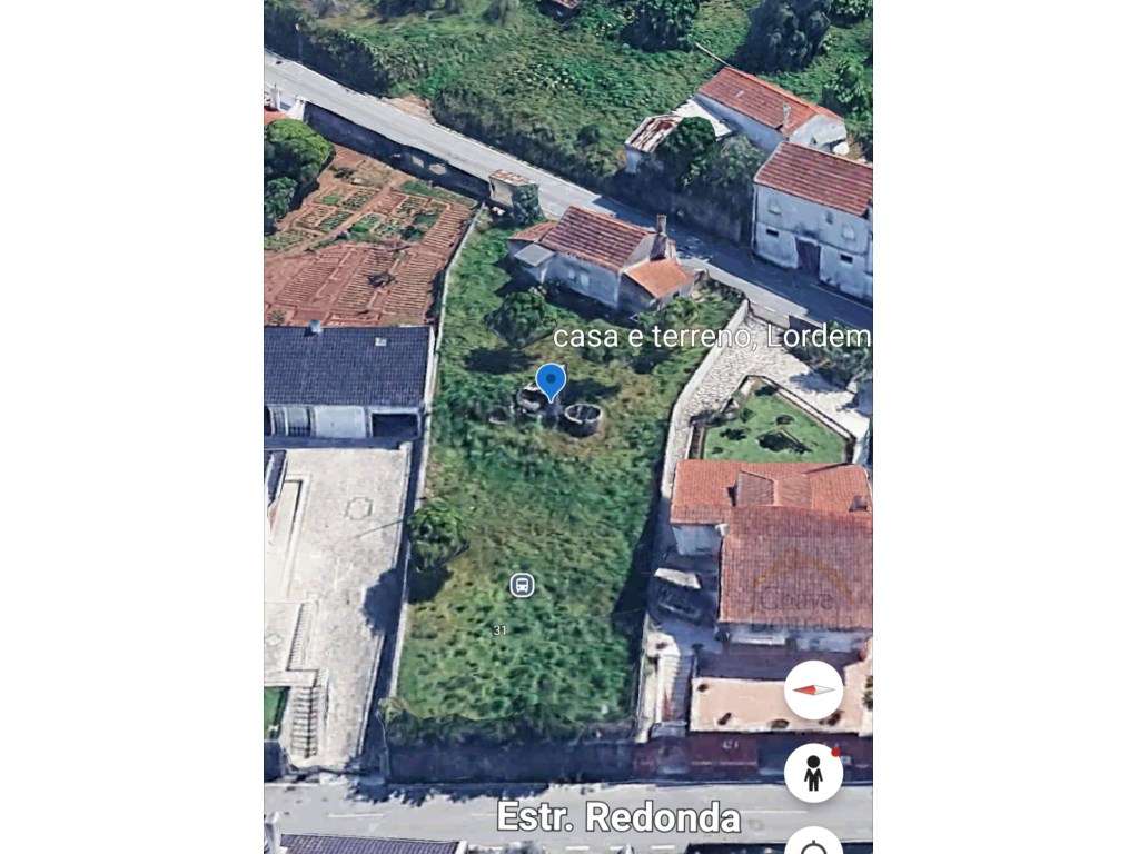 Vende-se moradia para recuperar com lote de terreno - Lordemão-7