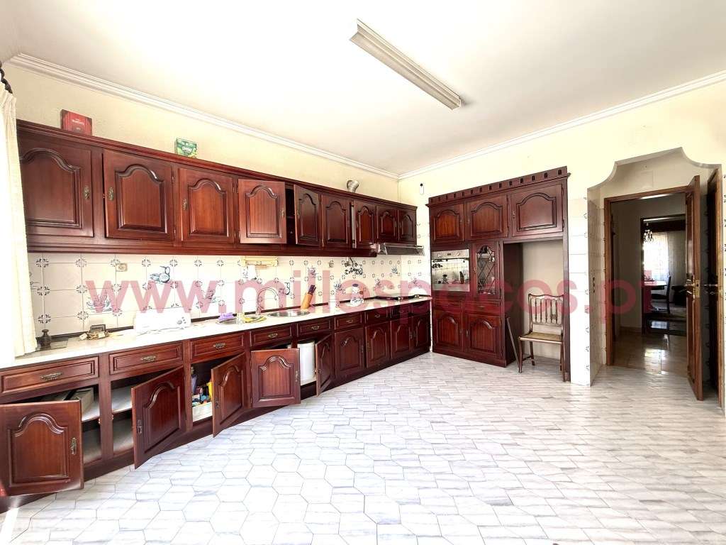 Moradia V6 com Garagem Centro da Cidade-5