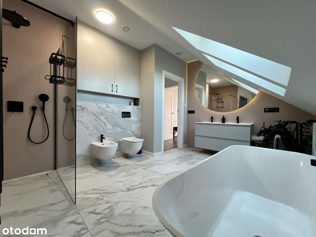 Nowoczesny dom 190 m² z garażem i klimatyzacją-13