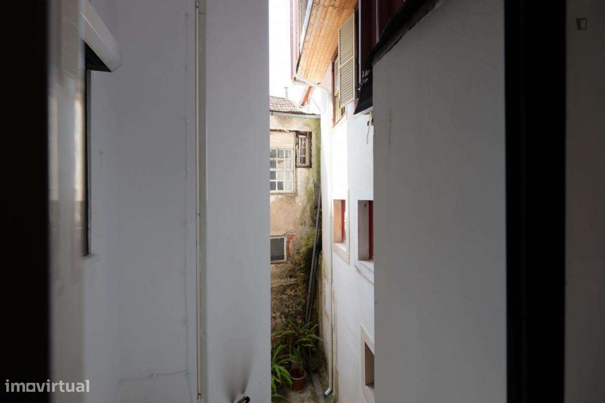 Quarto - localizado em Baixa Coimbra - Grande imagem: 3/6