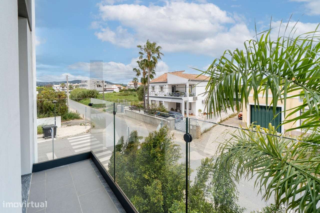 Exclusivo Apartamento T3 Contemporâneo de Alta Gama – Patacão, Faro-24