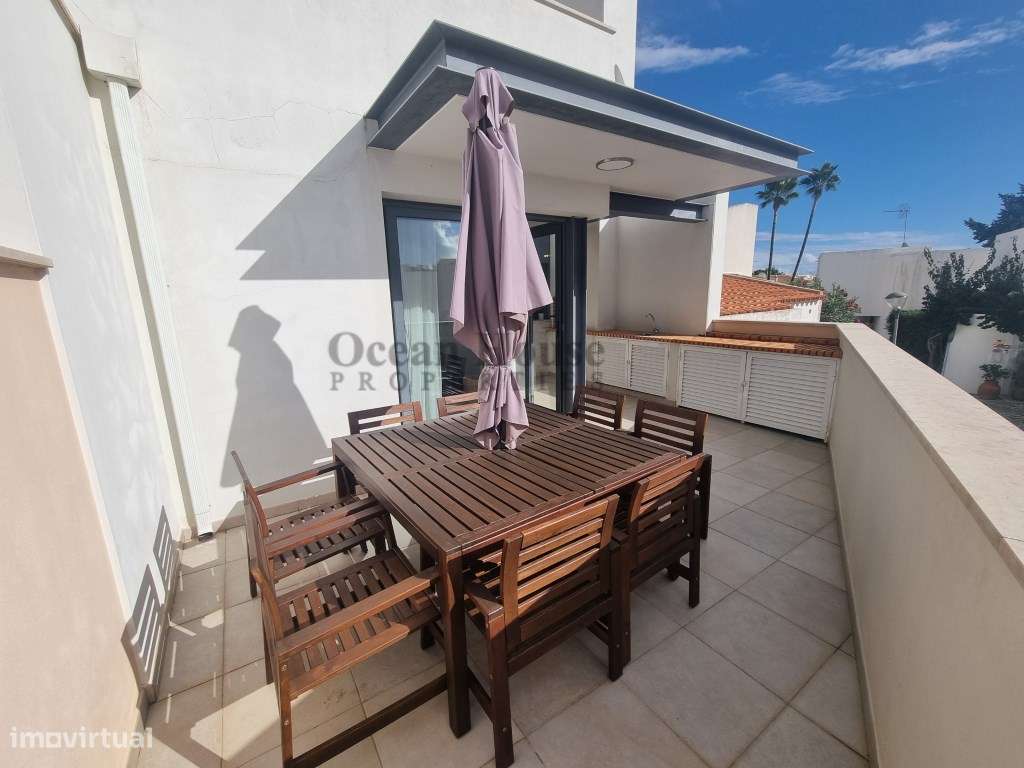 Moradia moderna com piscina e garagem em condomínio - Vilamoura-23