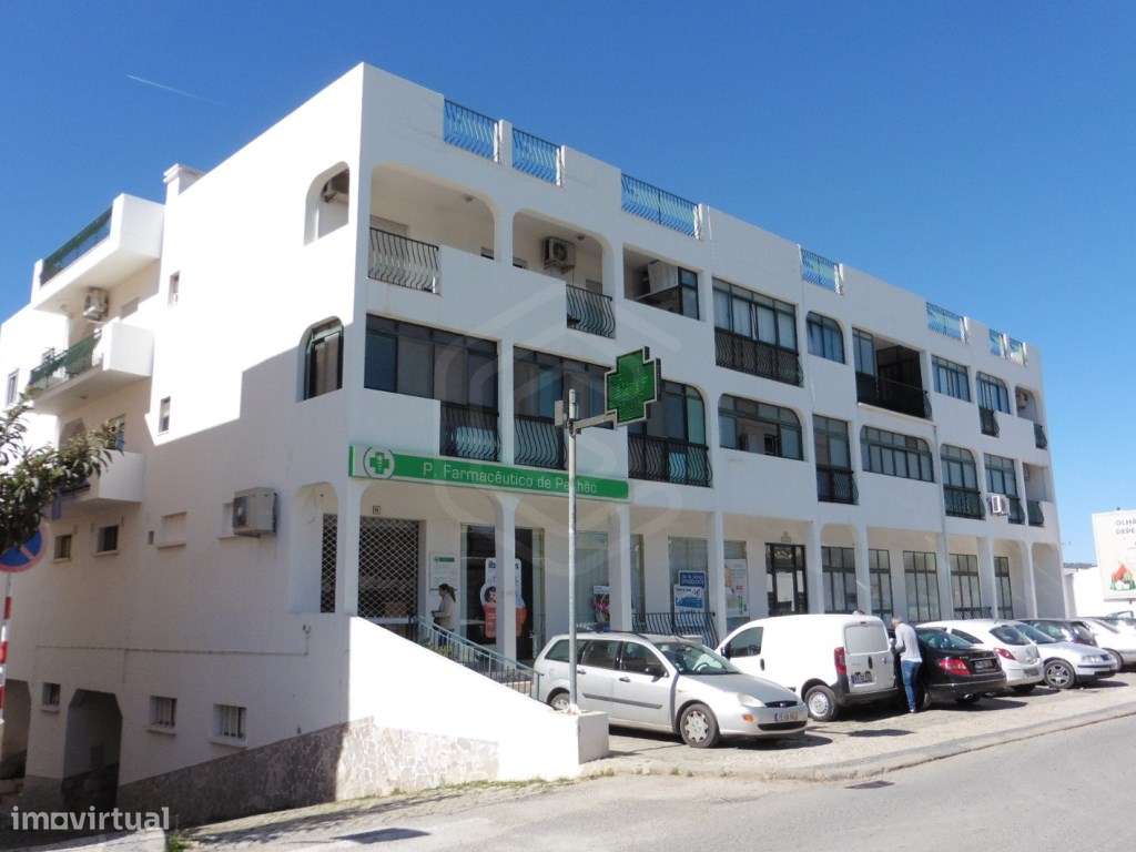 Loja em sub-cave, centro de Pechão, Algarve - Grande imagem: 5/15