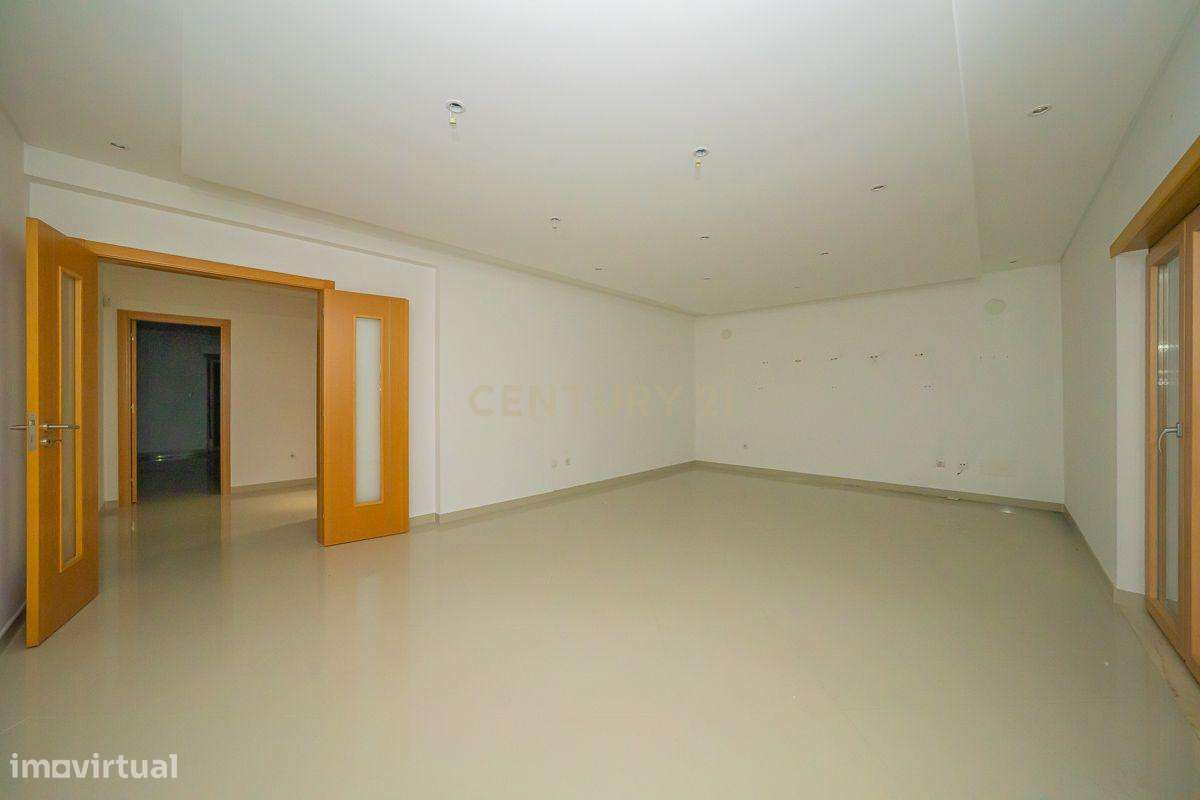 Magnífico Apartamento T4 com Duas Varandas e Arrecadação na Cascalheir - Grande imagem: 4/38