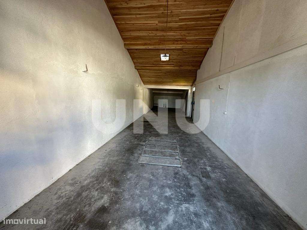 Prédio V8 para remodelação, no centro de Ponta Delgada - Grande imagem: 4/14