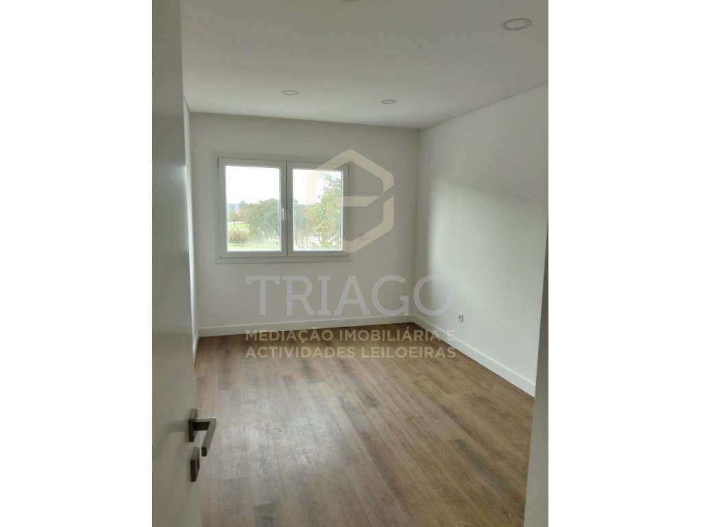 Fantástico Apartamento T2 com Varanda-9