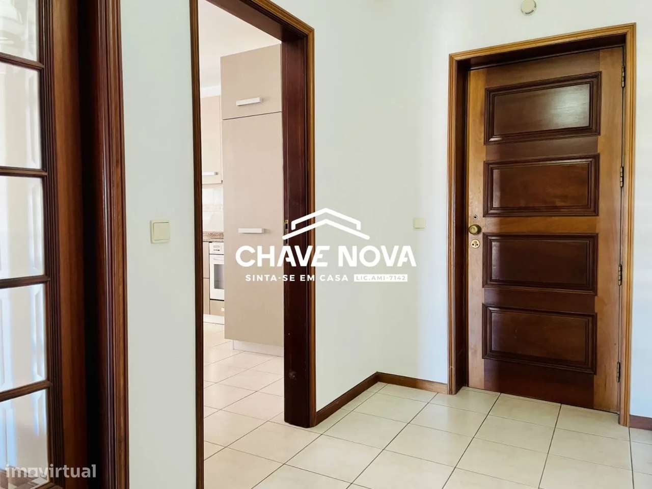 Apartamento T3 com Terraço junto à EN1 em Santa Maria da Feira-9