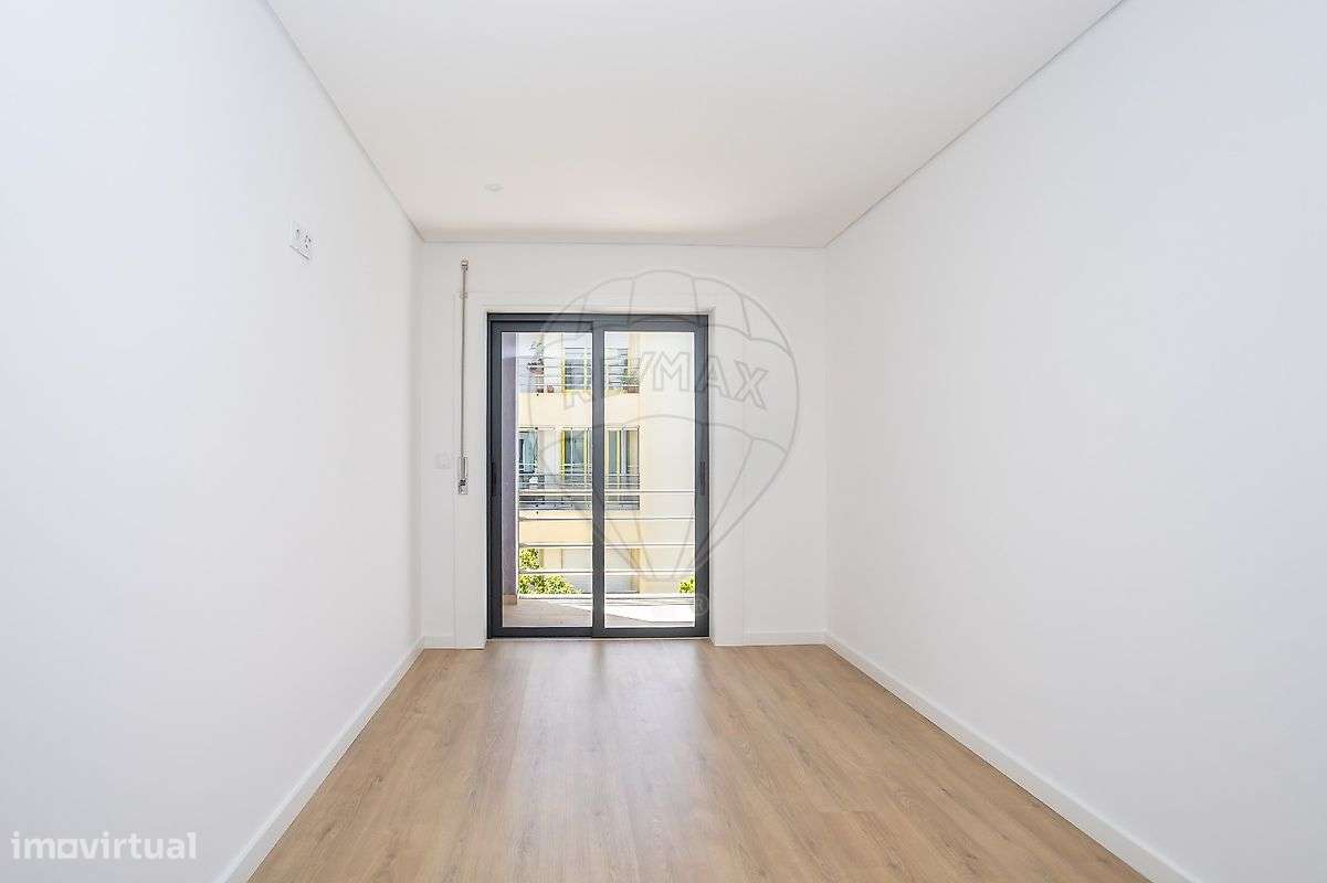 Apartamento T3 à venda em Camarate-16