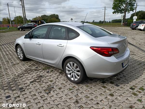 Opel Astra IV 1.4 T Active - 4