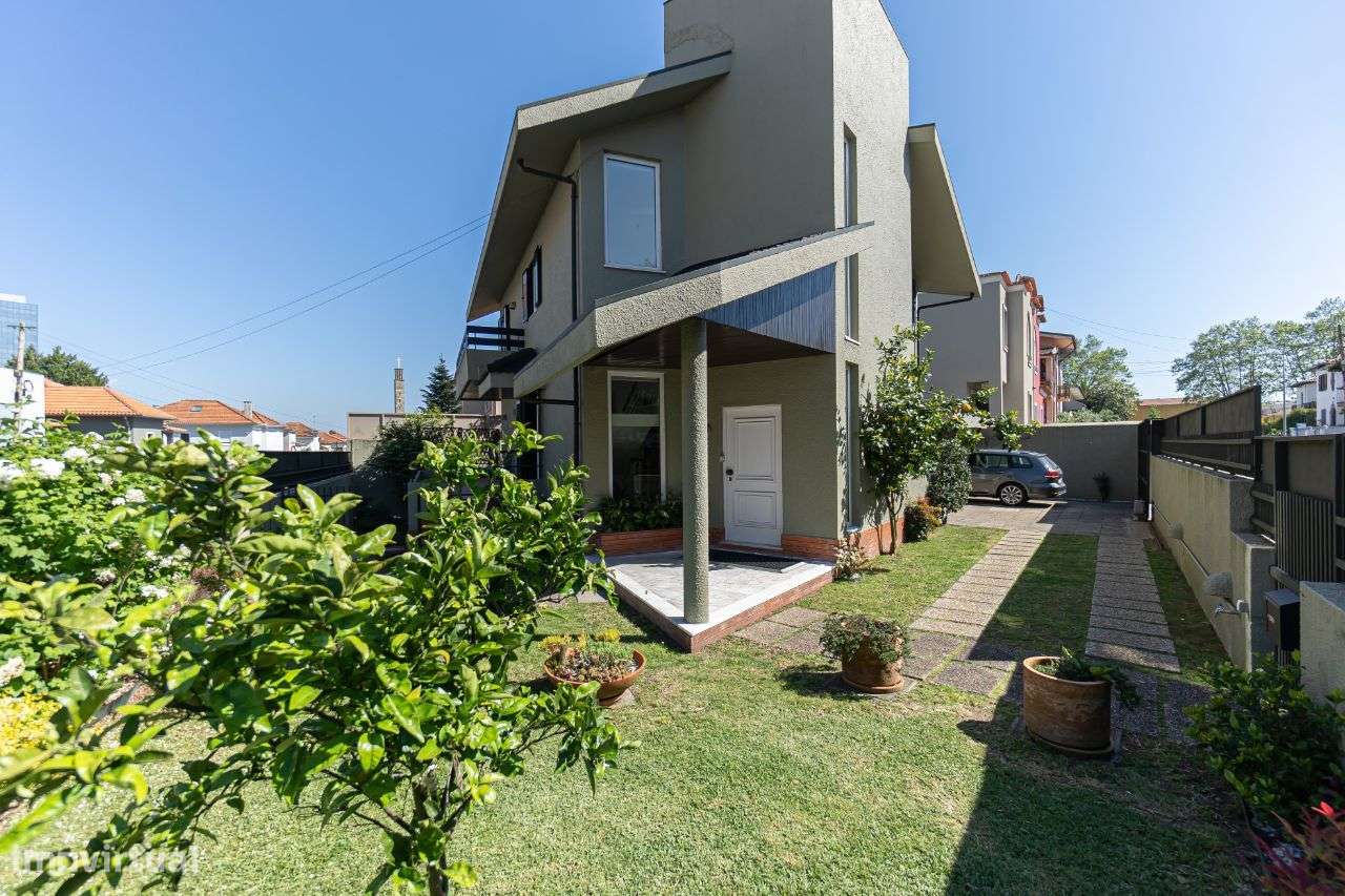 Moradia totalmente remodelada na melhor zona das Antas-51