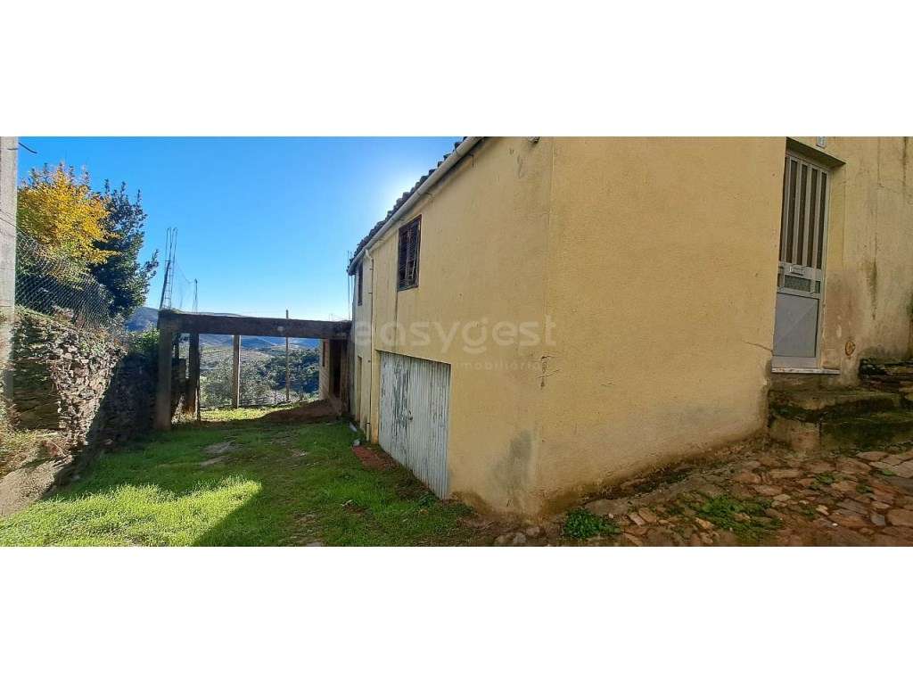 Moradia para recuperar na emblemática aldeia de Açoreira - Grande imagem: 5/12