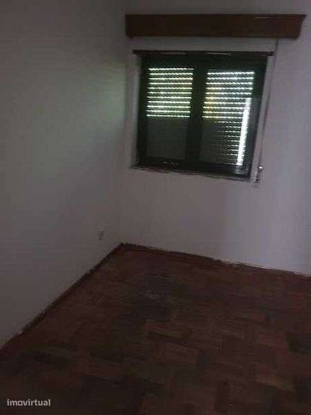 Alugo Andar de Moradia T4+4, no centro da vila de Vieira do Minho - Grande imagem: 5/8