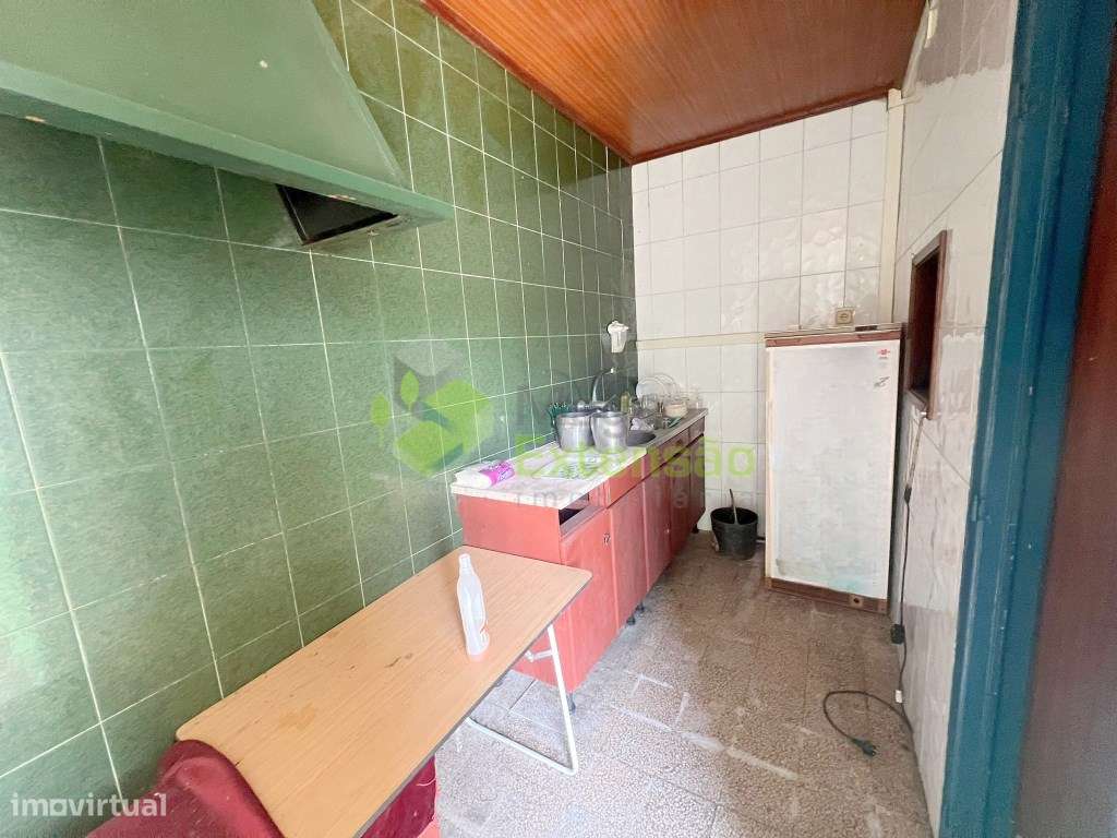 Antigo bar, para recuperar, perto de Alcoentre - junto à A1, com lo...-8
