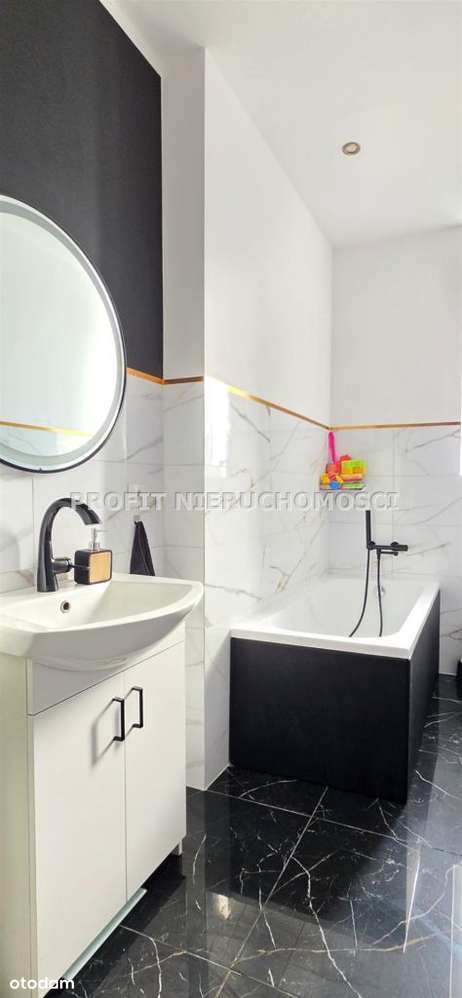 Komfortowe, przestronne mieszkanie w centrum-13