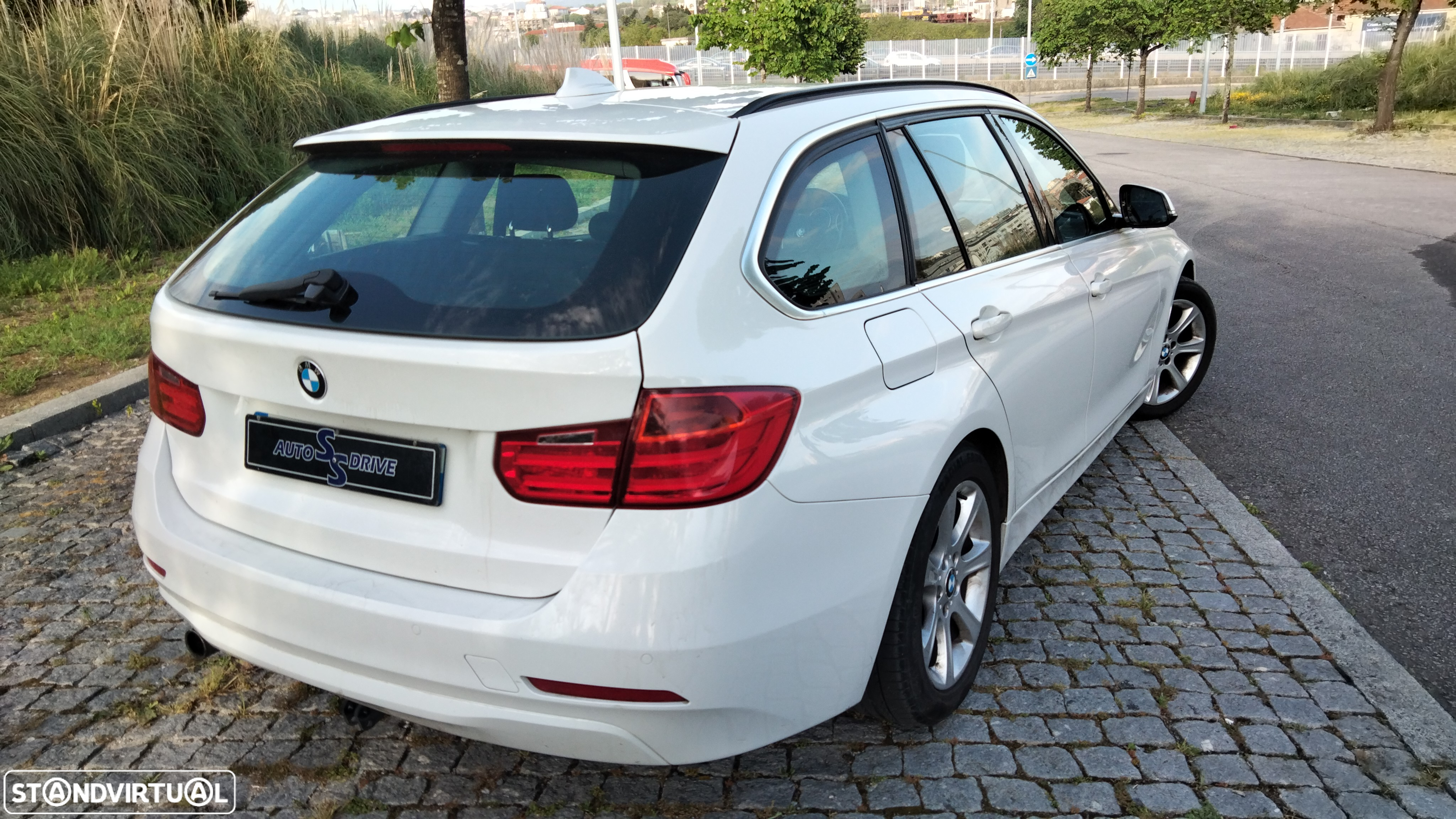 BMW 318 d Touring Navigation Sport - 4