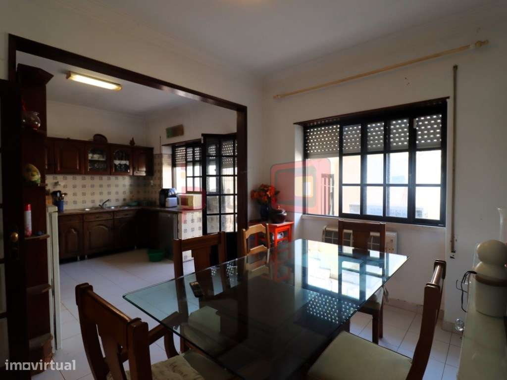 MORADIA T4 COM GARAGEM E TERRAÇO - MONTIJO-11