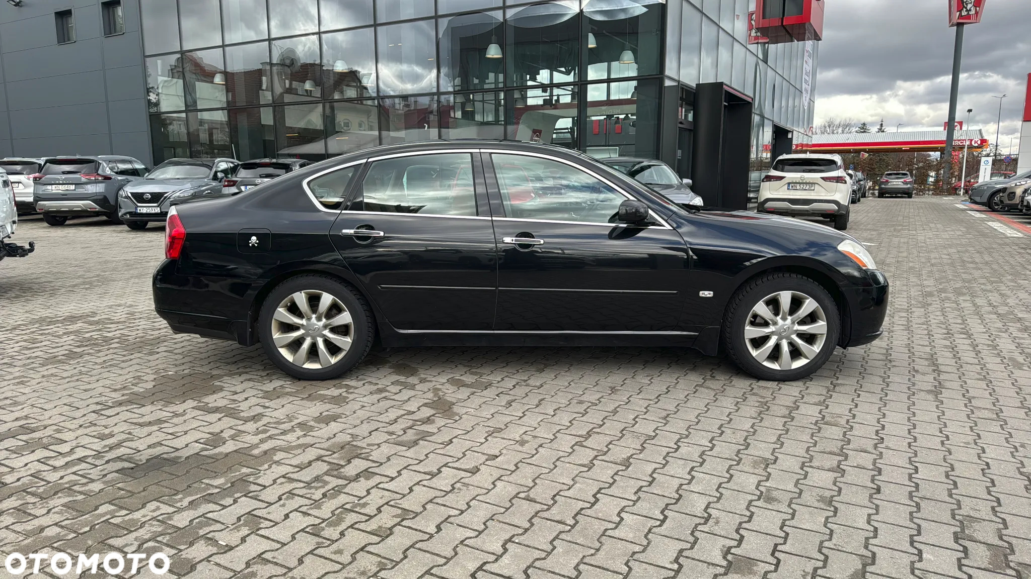 Infiniti M - 4