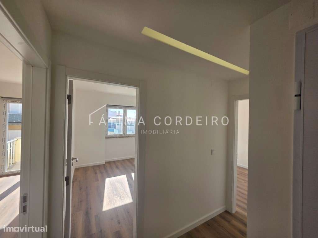 Excelente Apartamento T3 Remodelado em Almada-19