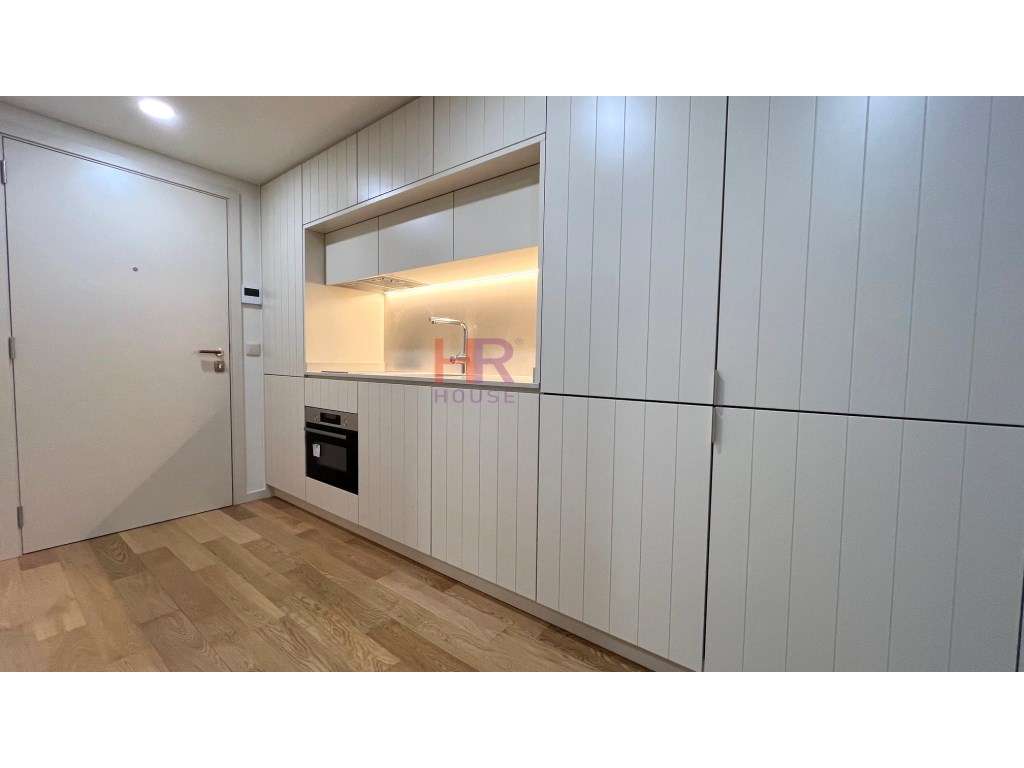 Arrenda-se T0+1 com aparcamento privativo no Edifício Heritage Coim... - Grande imagem: 3/19