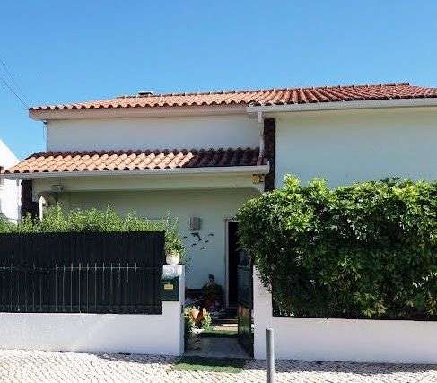 Moradia Isolada Com Piscina