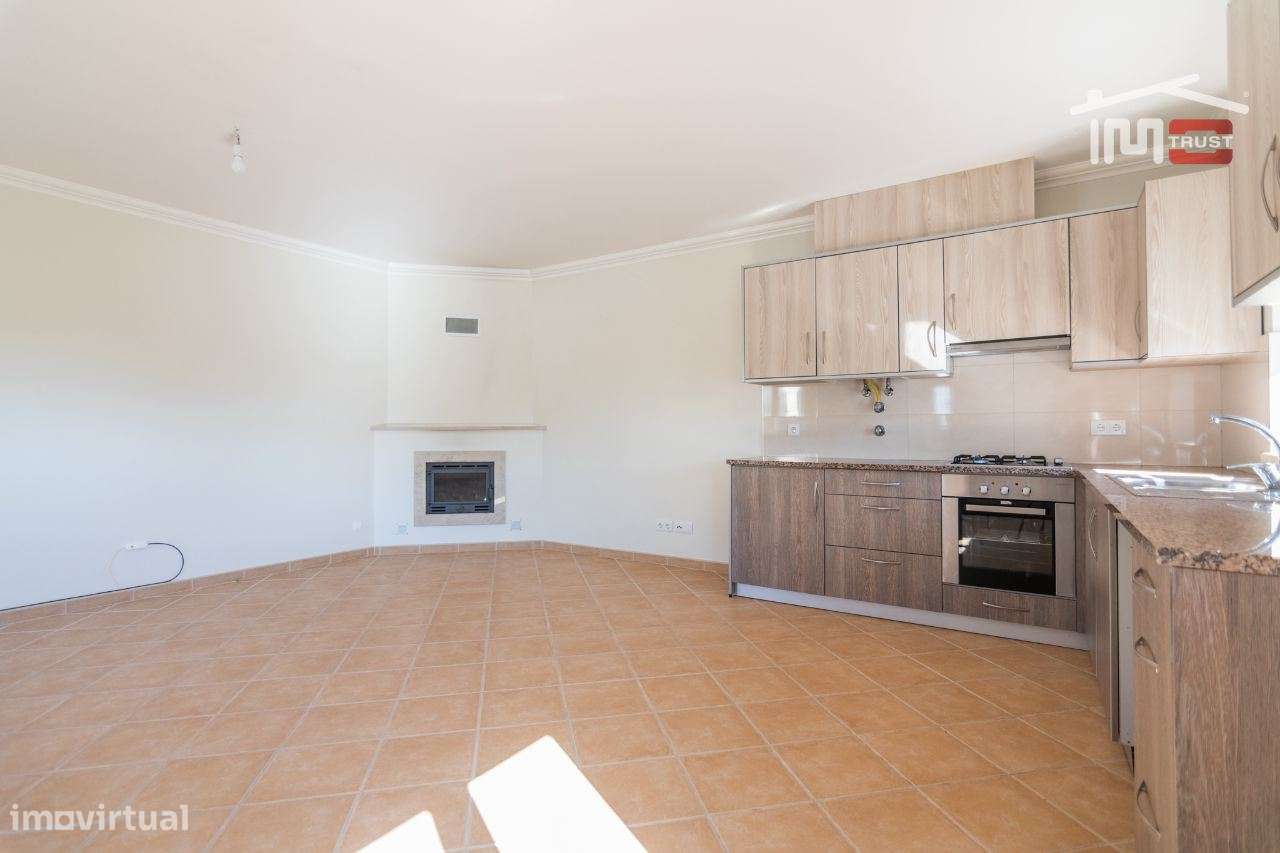 MORADIA T3  R/C E 1º ANDAR COZINHA SEMI EQUIPADA ENTRE FÁTIMA E OUR... - Grande imagem: 4/21