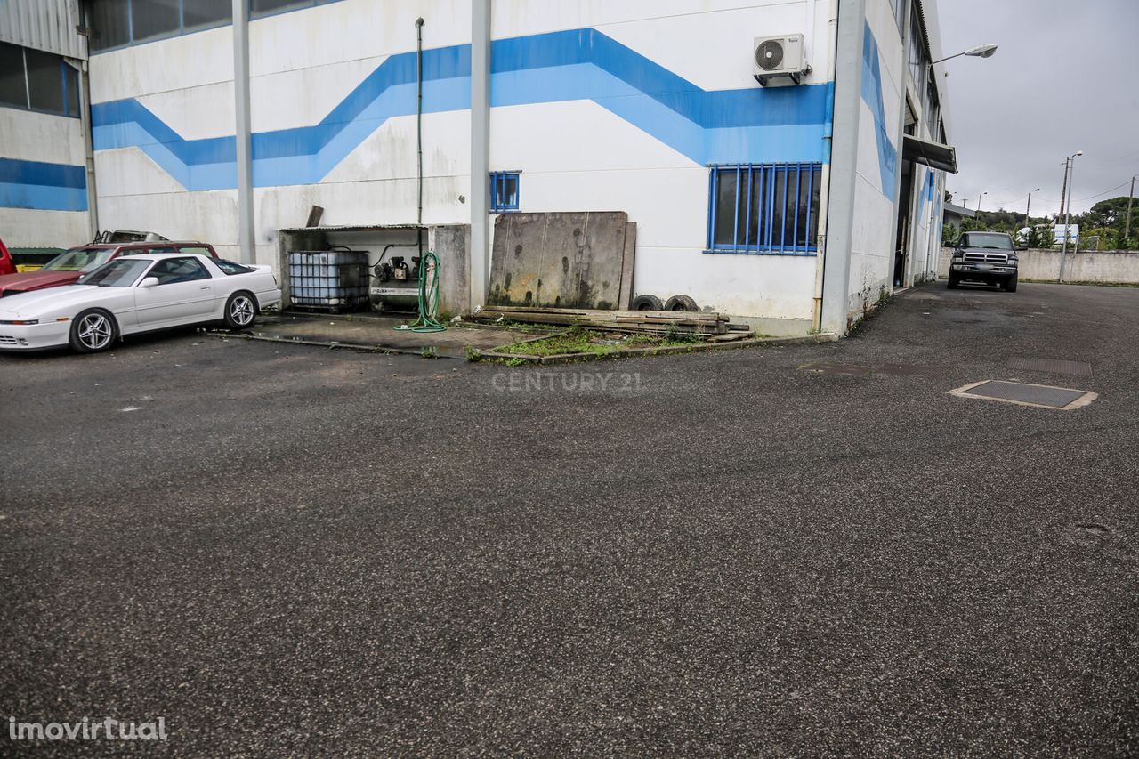 Armazém Industrial Em Terrugem Sintra