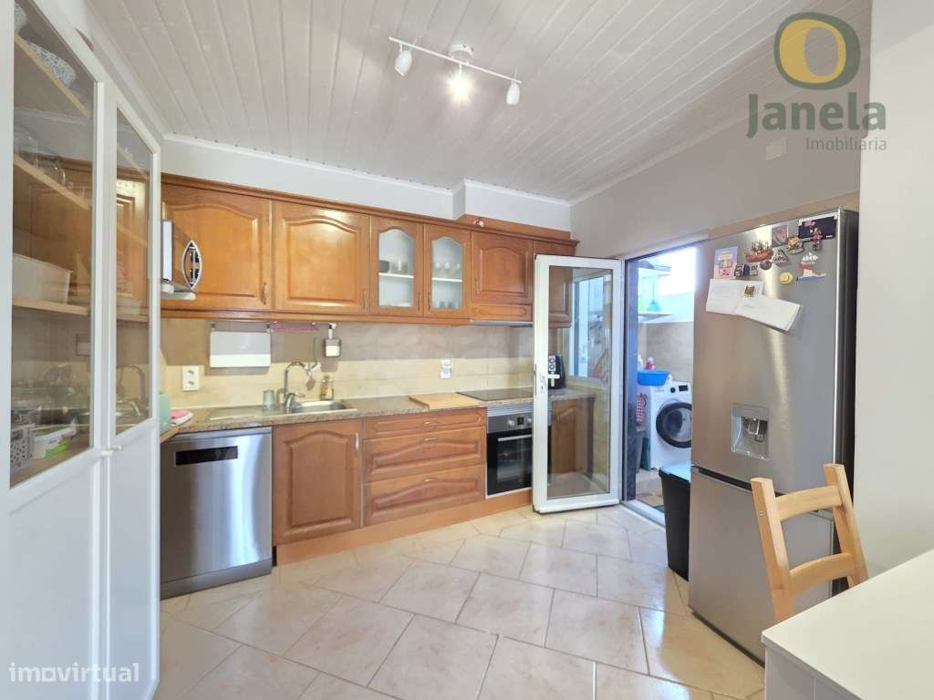 Excelente T3 todo REMODELADO, com varanda AMPLA e muito luminoso, C... - Grande imagem: 3/31