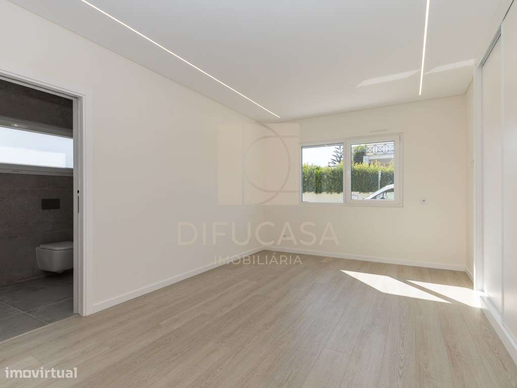 Moradia T4 localizada em Aldeia de Irmãos (Azeitão)-13