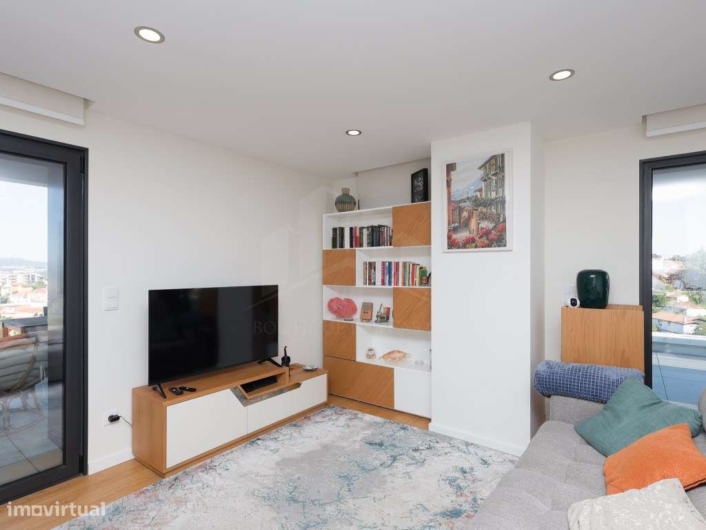 Apartamento T2 com Terraço - Último Piso - Parque da Lavandeira-11