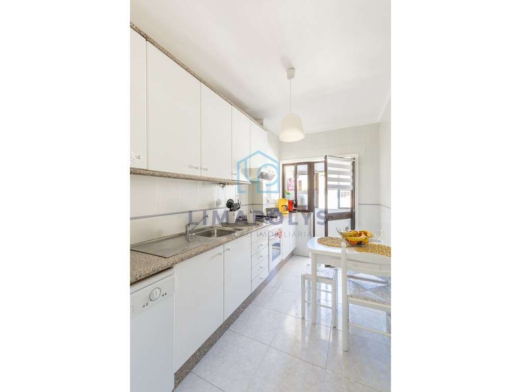 Bonito apartamento T1 com terraço privado-4