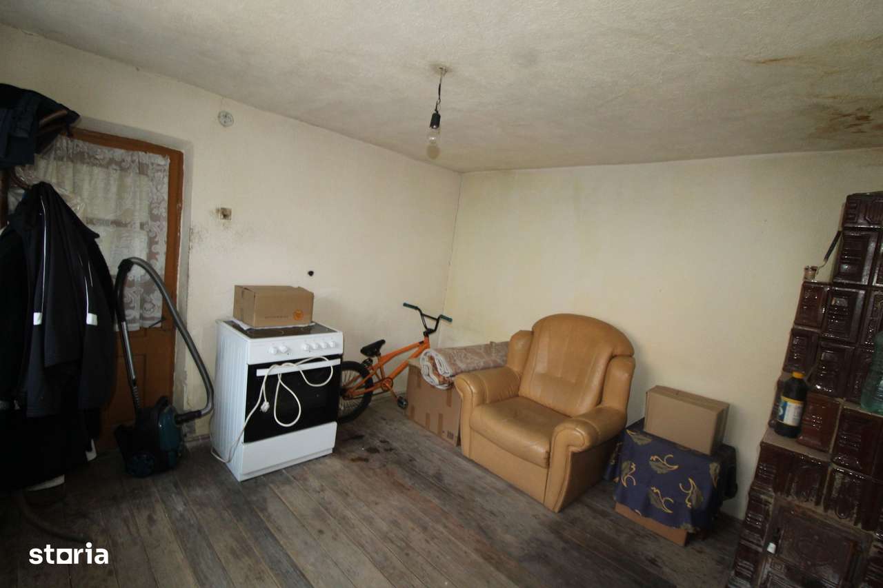 Casă de vânzare – 2 clădiri, teren generos Iași Gorj-11