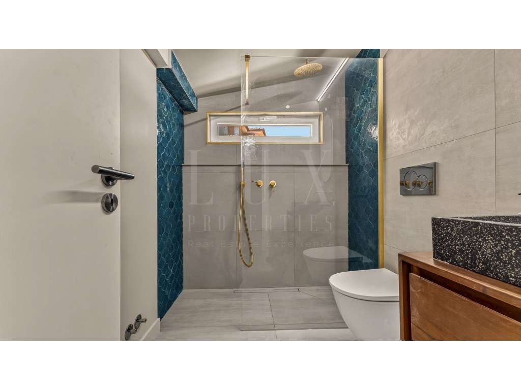 MORADIA T4 TOTALMENTE REMODELADA EM CASCAIS-17