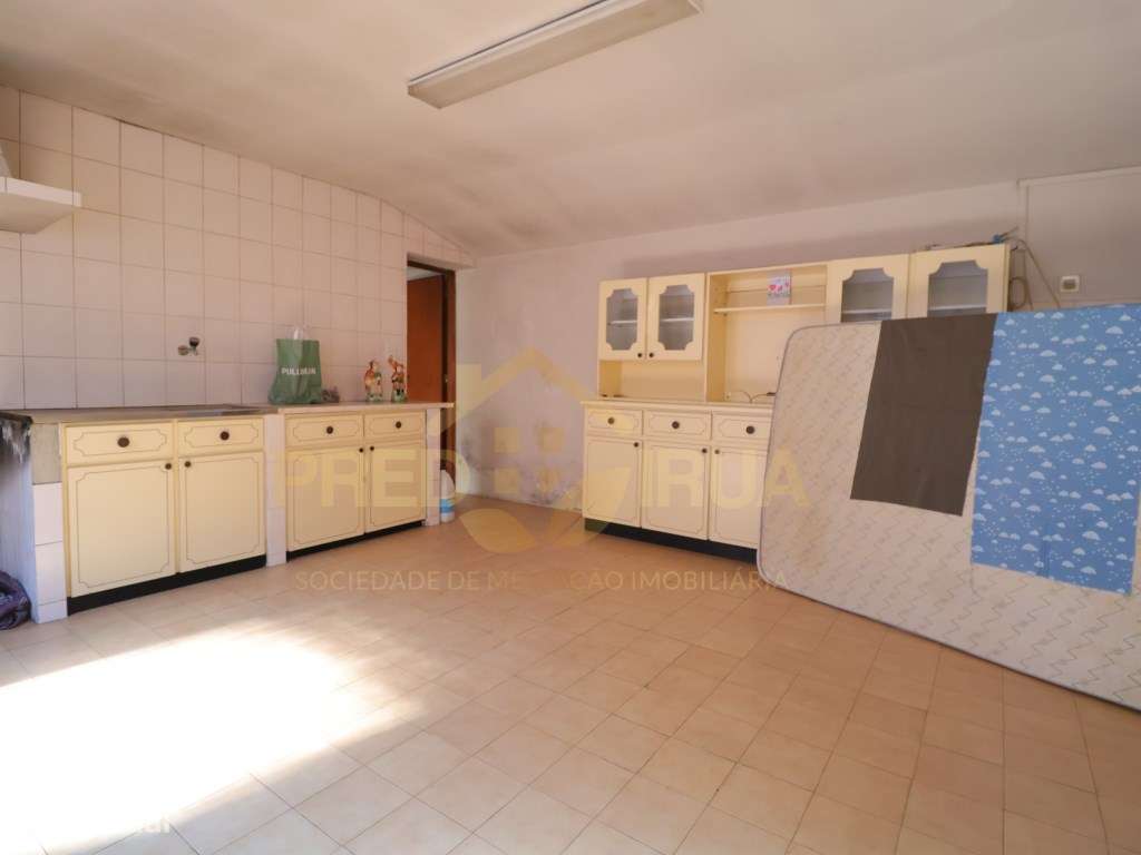 EXCELENTE MORADIA TERREA COM TERRENO E ANEXOS ARCOZELO-6