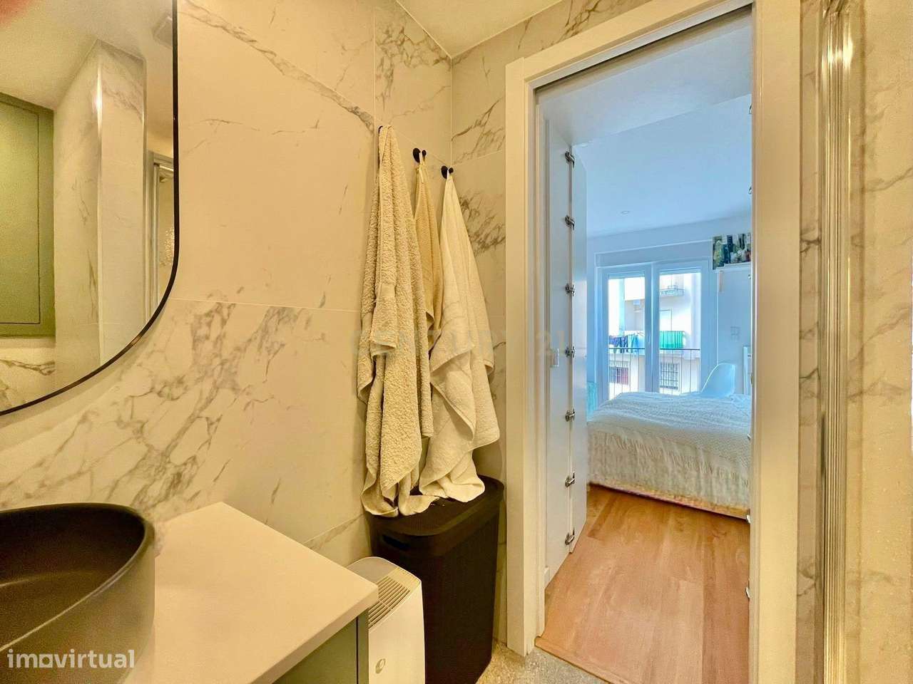 Apartamento T2 com Varanda em Localização Privilegiada-12