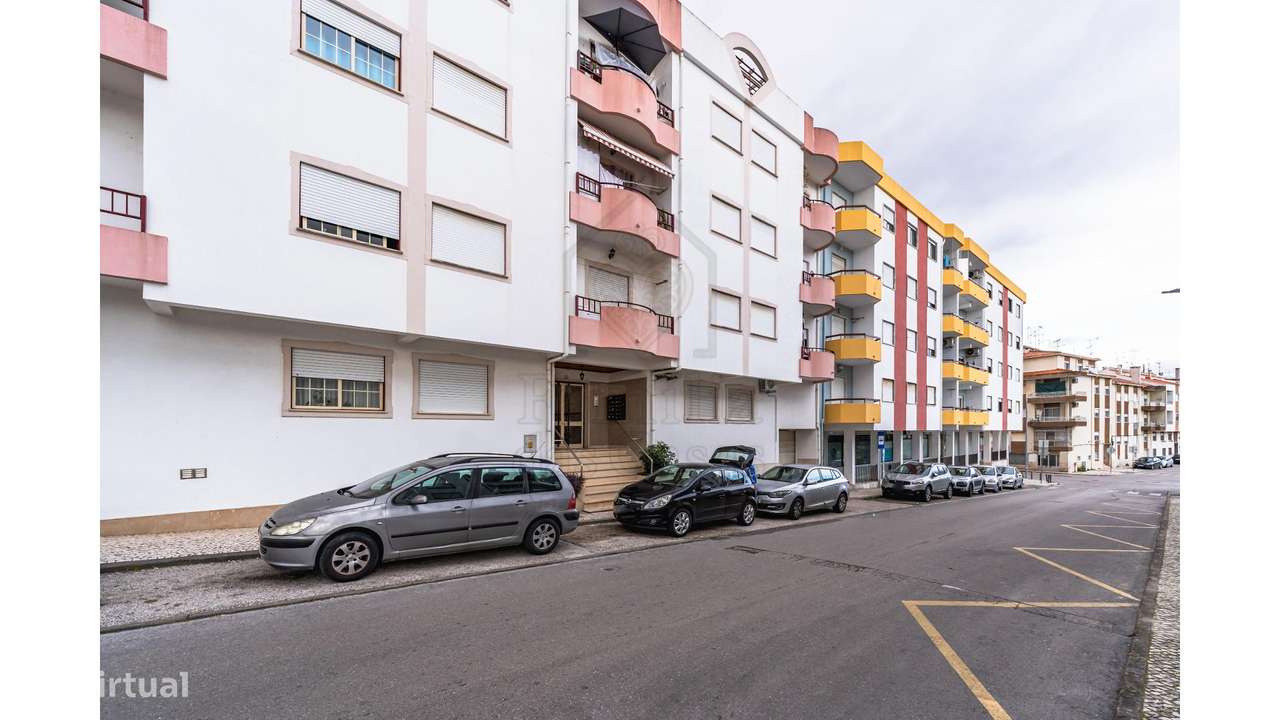 T3 com Garagem a 1 hora de Lisboa - Grande imagem: 2/43