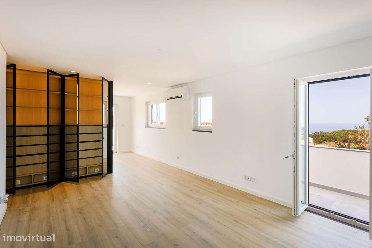 Moradia T6 com Piscina, Vista Mar e Terreno de 3.920 m² | Azoia, Sintr-24