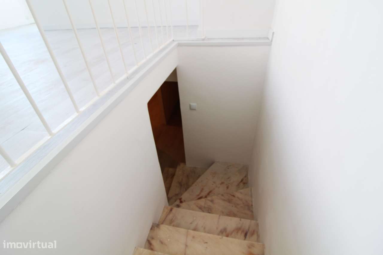 LARANJEIRO - T3 Duplex com 1 suite - Grande imagem: 5/10