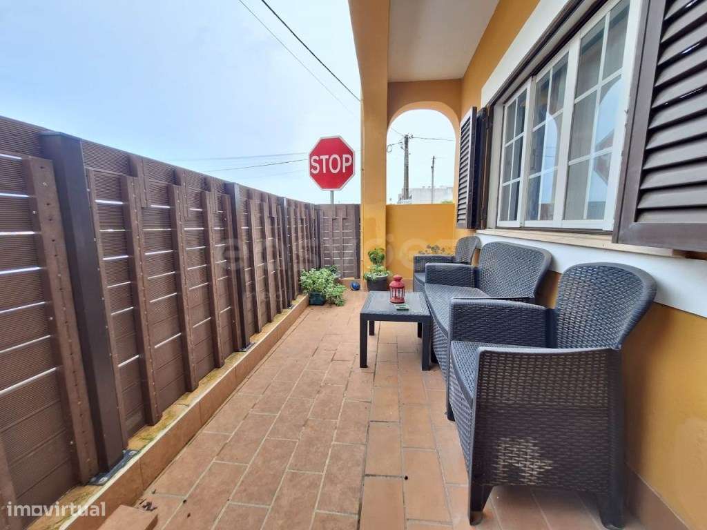 Espaçosa Moradia T3 com Sótão e Múltiplos Arrumos nos Montes de Alvor - Grande imagem: 4/30