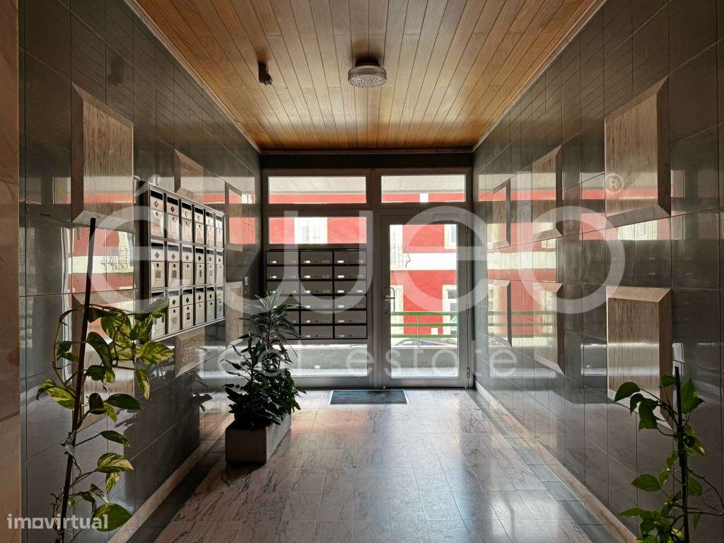 Apartamento T3 com varanda, Luísa Todi-29